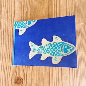 Álbum de fotos mini de 4 x 6, pez, azul profundo, hecho de cartón fino/caja de cereales, formato horizontal