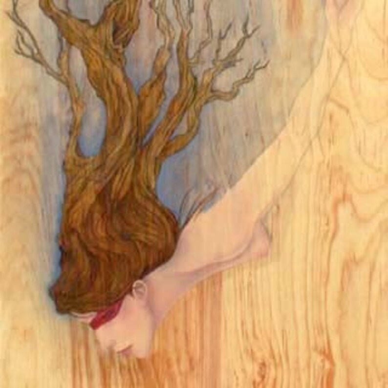 Puede incluir: Una pintura de una mujer con el pelo largo y casta&ntilde;o, la cabeza echada hacia atr&aacute;s y los ojos cerrados. El pelo de la mujer est&aacute; entrelazado con las ramas de un &aacute;rbol desnudo. El fondo es un lavado azul claro y gris.