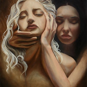 Pode incluir: Uma pintura de duas mulheres com os olhos fechados. A mulher em primeiro plano tem cabelo comprido e branco e está vestindo uma camisa branca. A mulher em segundo plano tem cabelo escuro e está vestindo uma camisa preta. A pintura é feita em um estilo realista e tem um toque suave e romântico.