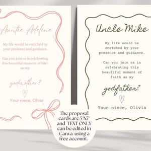 Op de afbeelding: Twee aanzoekkaarten met tekst, één voor "Tante Adeline" en de andere voor "Oom Mike". De kaarten zijn crèmekleurig met decoratieve randen en tekst in handschriftstijl. De kaarten zijn 12,7 cm x 17,8 cm en kunnen in Canva worden bewerkt.