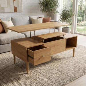 Puede incluir: Mesa de centro de madera marr&oacute;n claro con tapa elevable, caj&oacute;n y almacenamiento abierto. La mesa est&aacute; sobre una alfombra beige. La tapa de la mesa est&aacute; levantada, revelando un compartimento oculto. Mide unos 120 cm de largo.