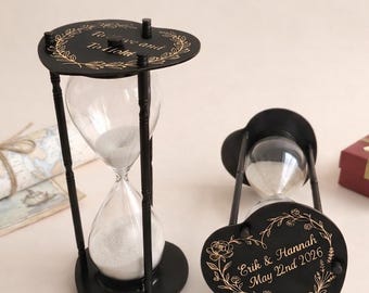 Reloj de arena con forma de corazón rellenable personalizado, acabado en latón negro, jarrón para ceremonia de arena de boda, nombres y fecha grabados a medida.