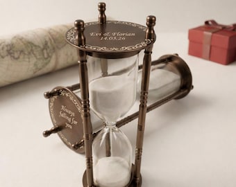 Reloj de arena antiguo de bronce grabado a medida, ideal como regalo para la ceremonia de boda.