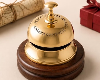 Gepersonaliseerde messing receptiebel met houten voet, op maat gegraveerde hotelservicebel, baliebel voor kantoor, relatiegeschenk