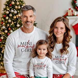 Familie kerstmodel shirt met lange mouwen model familie witte kerst groep mockup vakantiemodel voor gezin wit shirt model kerstmis