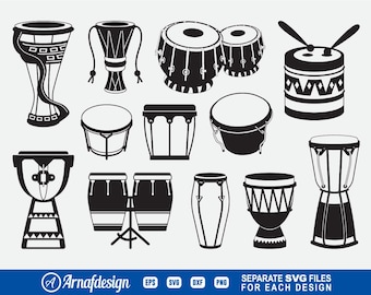 Può includere: Un set di 12 illustrazioni vettoriali in bianco e nero di diversi tipi di tamburi. I tamburi sono tutti in uno stile semplice e piatto. Il set include una varietà di tamburi, tra cui un djembe, bongos, un tabla, una conga e un timpano.