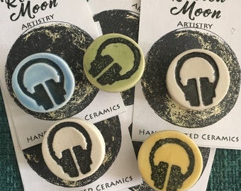 Listen to music! Headphone Pin