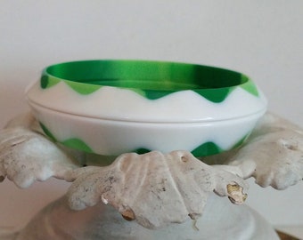 Mod 1960s lucite bangle set of 2 shades of green lime  white triangle marbled plastic bracelet, sliced beveled edge zig zag