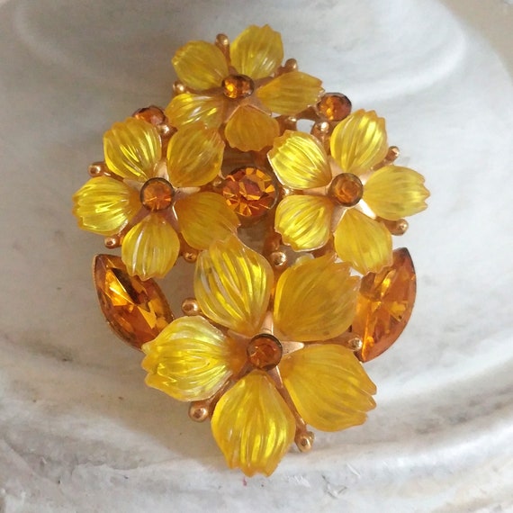 1950s 1960s Juliana style rhinestone flower pin or