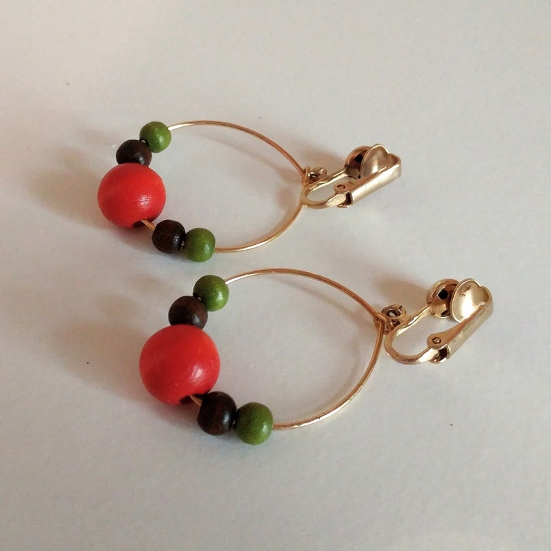 Mod 1960s wood beaded wire earrings dangle hoop earrings black orange and olive green beads gold tone boho hippie jewelry clip on earrings