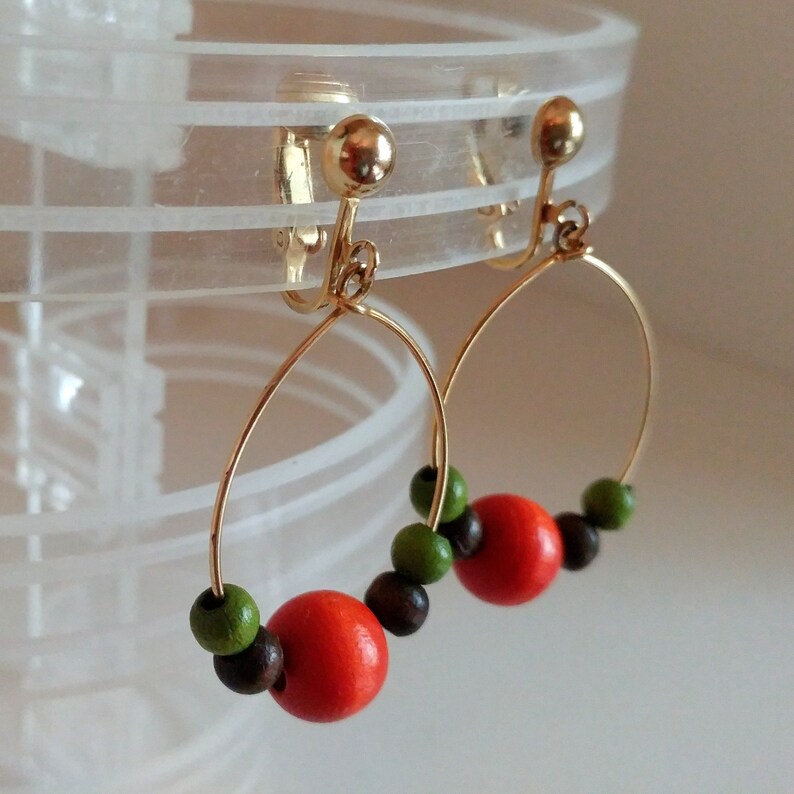 Mod 1960s wood beaded wire earrings dangle hoop earrings black orange and olive green beads gold tone boho hippie jewelry clip on earrings