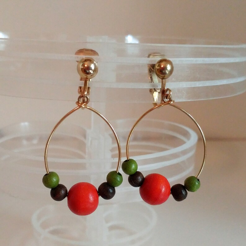 Mod 1960s wood beaded wire earrings dangle hoop earrings black orange and olive green beads gold tone boho hippie jewelry clip on earrings