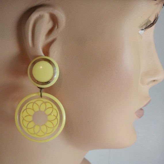 Mod 1960s lucite earrings dangle drop earrings yel