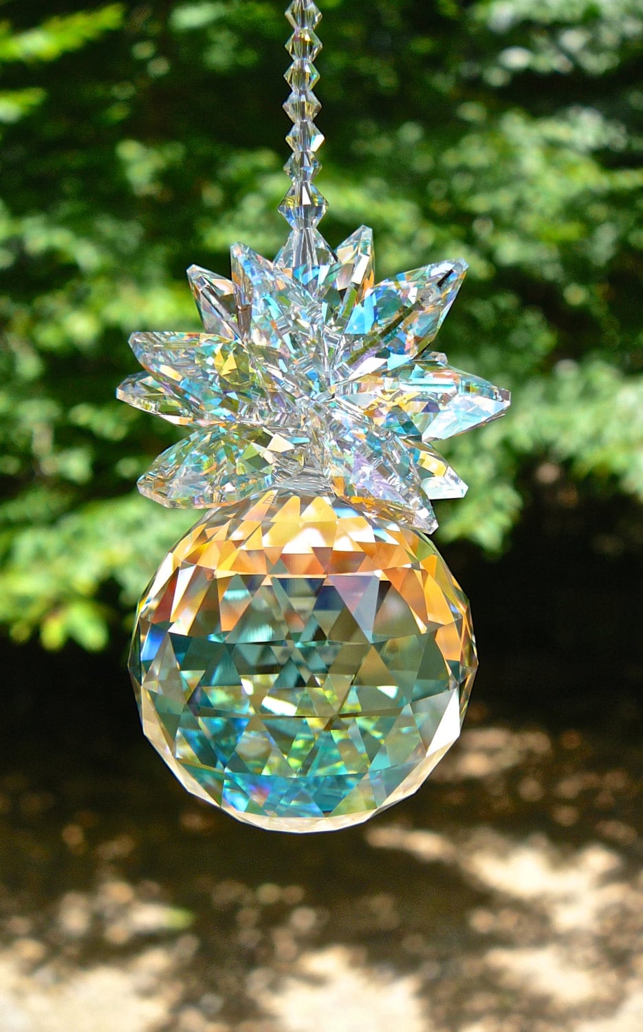 прозрачный бриллиант. хрусталь на солнце. самоцветы минералы кристалл. Crystal aurora borealis swarovski. Crystal aurora borealis swarovski.