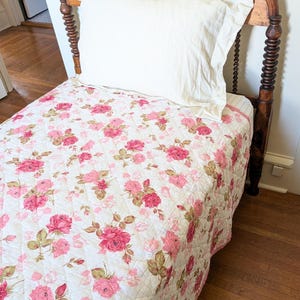Vintage Rose Bedspread, Vintage Twin Bedspread, Vintage Single Bedspread, Vintage Girl Bedspread, Vintage Floral Bedspread, Red Pink Roses