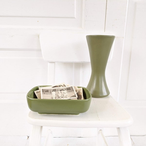 Vintage Green Pottery, Vintage Green Vase, Hull Pottery, USA Pottery, Green Floraline Pottery, Indoor Planter, Plant Holder, Green Bowl