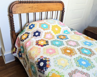 Vintage Grandmothers Flower Garden Quilt, Vintage Feed Sack Quilt, Vintage Flower Quilt, Vintage Full Quilt, Vintage Twin Quilt, Colorful