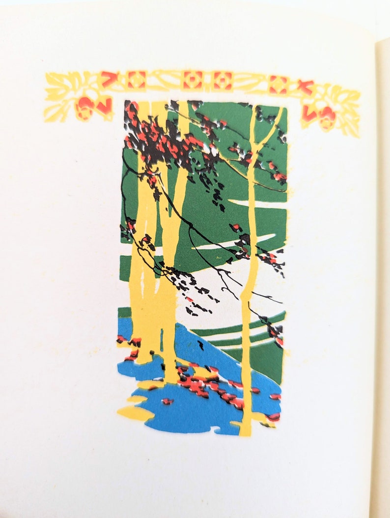 Pode incluir: Uma ilustra&ccedil;&atilde;o vintage de uma cena de floresta com &aacute;rvores, folhas e um c&eacute;u azul. A ilustra&ccedil;&atilde;o est&aacute; em um estilo art d&eacute;co estilizado com cores vibrantes e formas geom&eacute;tricas.