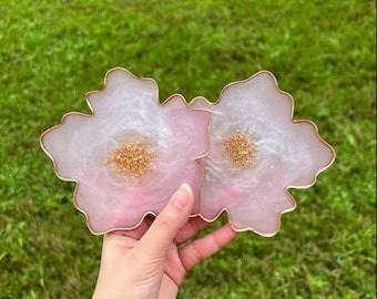 Spring Collection Flower Coasters with Gold Accent, Epoxy Resin Coaster, 4.5" diameter coaster, Coaster Set of 2 or 4, Epoxy Resin Coaster