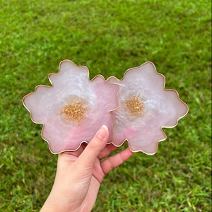 Spring Collection Flower Coasters with Gold Accent, Epoxy Resin Coaster, 4.5&quot; diameter coaster, Coaster Set of 2 or 4, Epoxy Resin Coaster