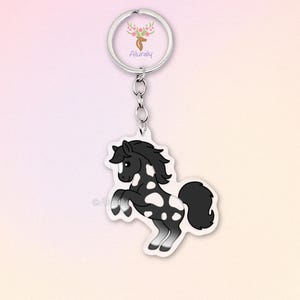 Schwarz geflecktes Pinto Pferd Schlüsselanhänger, Süßer Cartoon Pferde Anhänger, Geschenk für Reiter, Pferdeliebhaber Accessoire, Andenken