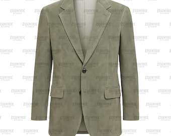 Puede incluir: Un blazer verde salvia con cierre de dos botones, solapas con muescas y dos bolsillos delanteros. La chaqueta tiene un corte clásico y está hecha de un material suave similar al ante. Una prenda versátil para un armario casual elegante.