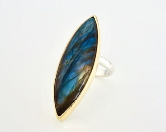 Labradoriet marquise cocktailring | Statementringen | Gerecycled goud en sterlingzilver