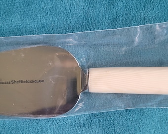 Martha by Mail "French Ivory" Cheese Spreader