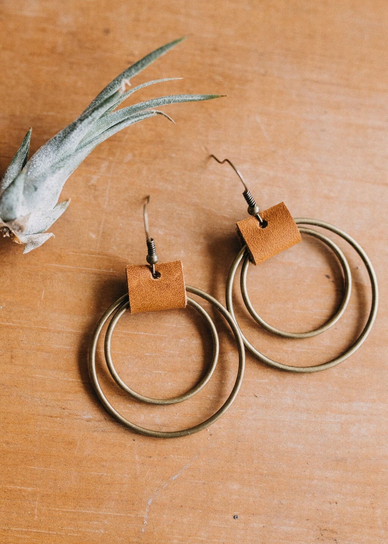 Bronze and Leather Hoop Earrings, Hoop Earrings, Double Gold Rings, Hypoallergenic, Brown Leather Bars, Antique Gold Earrings, Boho Earrings Smooth Metal Rings