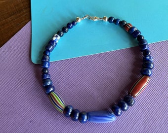 Afrikanische Trade Bead Lapis Sundance Style Armband Antike venezianische Streifen aus Ghana 925 Sterling Silber Verschluss 20 cm lang Alte Perlen