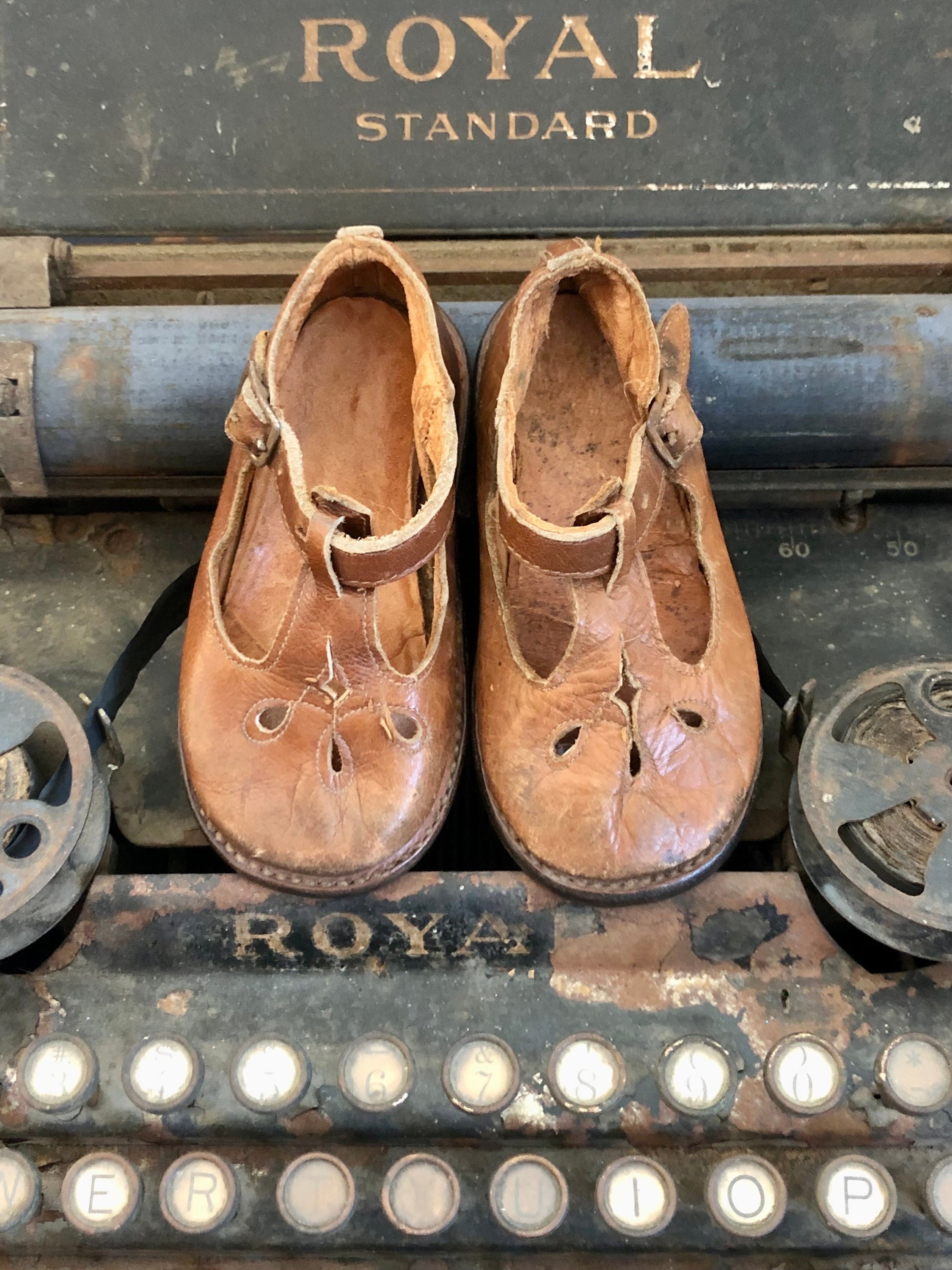 美品ダンスコ EU37 23.5 MaryJaneアンティークブラウンストラップ Dansko Mary Jane - Etsy
