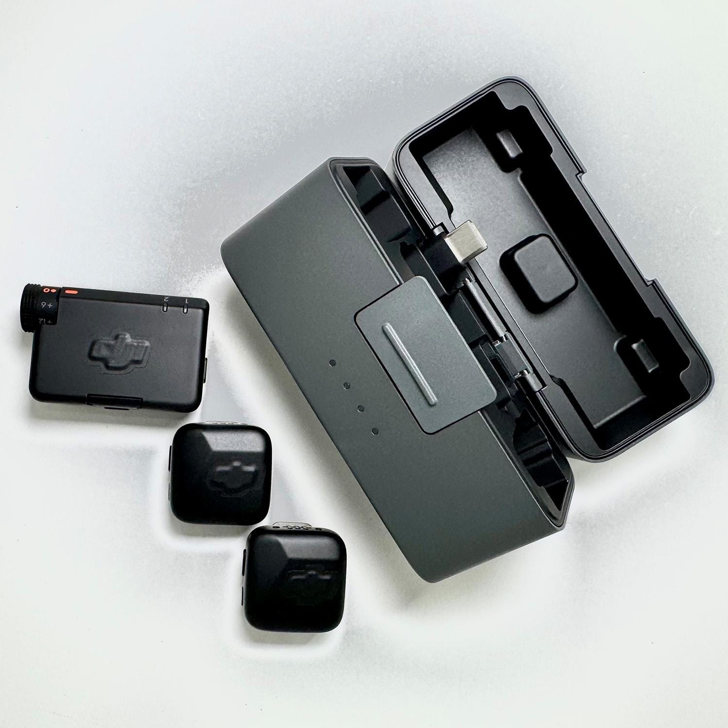 新品未使用●開封のみ！DJI Mic2●3M保護ステッカー装着済み！充電ケース付 il_fullxfull.7454662826_raxs.jpg