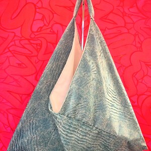 Sac à bandoulière bleu moyen en velours Wave origami