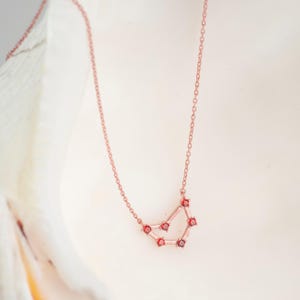 Collier zodiaque en or avec pierre de naissance - Pendentif constellation délicat pour les amateurs d'astrologie, cadeau bijoux horoscope personnalisé