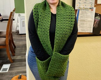 Cozy crochet yarn scarf with pockets