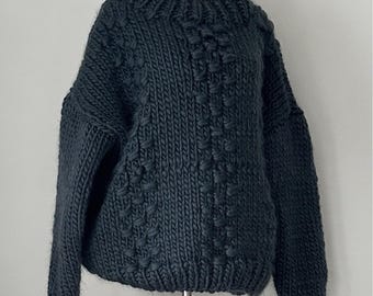 Mysig överdimensionerad handgjord ulltröja