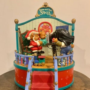 Vintage Animated Music Box Christmas 1994 Chandelier Fame Come & Visit Santa w/ Original Box - Song &quot;Here Comes Santa Claus&quot;