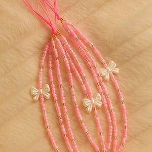 Rosa Perlen Handyanhänger mit Schleifchen - Handgefertigtes Kawaii Accessoire