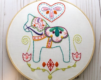 Dala Horse. Hand Embroidery Pattern. Embroidery Designs. Swedish Horse. Scadinavian. PDF Pattern. Digital Pattern. Hand Sewing Pattern.