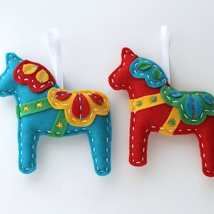 Dala Horse Ornaments. Set of 2. Red and Teal. Christmas Ornaments. Swedish Horse. Scandinavian. Felt Dala Horse. Felt Ornaments. Embroidery.