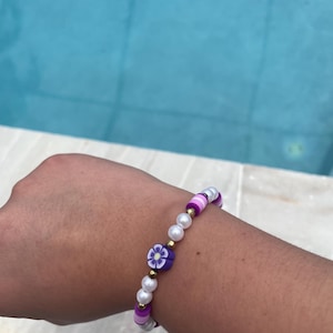 Pearl hibiscus clay bead bracelet
