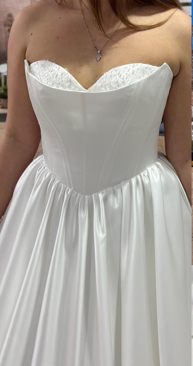 Simple A-Line Strapless Satin Wedding Dresses with Pockets VK0330004