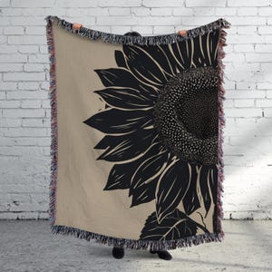 Sunflower Art Woven Blanket Yellow Nature Decor Throw Floral Comfort Blanket Cottagecore Gift for Friend Tapestry Gold Pattern Birthday Gift
