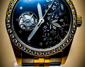 Relógio feminino com mostrador gravado, modelo: caixa dourada de 36 mm, pulseira Jubilee bicolor