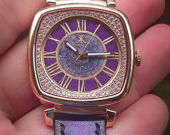 Relógio Seiko feminino feito à mão, modelo: mostrador gravado, pulseira de couro roxa