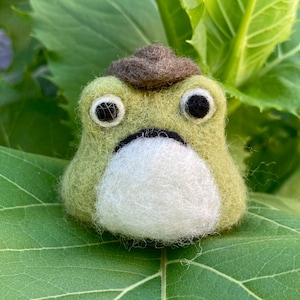 Needle Felt Frog w/ Fancy Hat