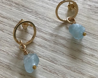 Rough raw aquamarine earrings, 18k gold plated circle earrings, beautiful gift, jewelry gift for mom, boho jewelry,