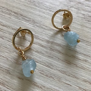 Rough raw aquamarine earrings, 18k gold plated circle earrings, beautiful gift, jewelry gift for mom, boho jewelry,