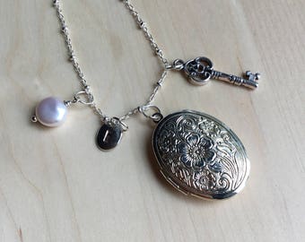 medaglione, ricordo, medaglione boho, medaglione personalizzato iniziale, iniziale, gioielli boho, regalo di laurea, laurea universitaria, collana iniziale