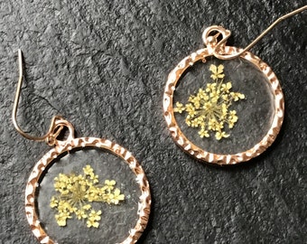 Rose Gold hoops with dried pressed flowers, gift for mom, garden lover, plant lover, Queen Anne’s lace